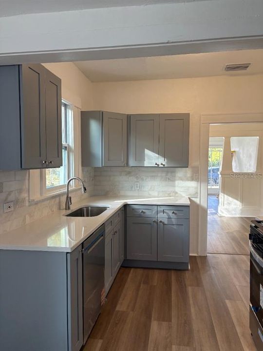 Active With Contract: $339,900 (3 beds, 2 baths, 1104 Square Feet)