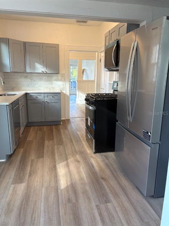 Active With Contract: $339,900 (3 beds, 2 baths, 1104 Square Feet)