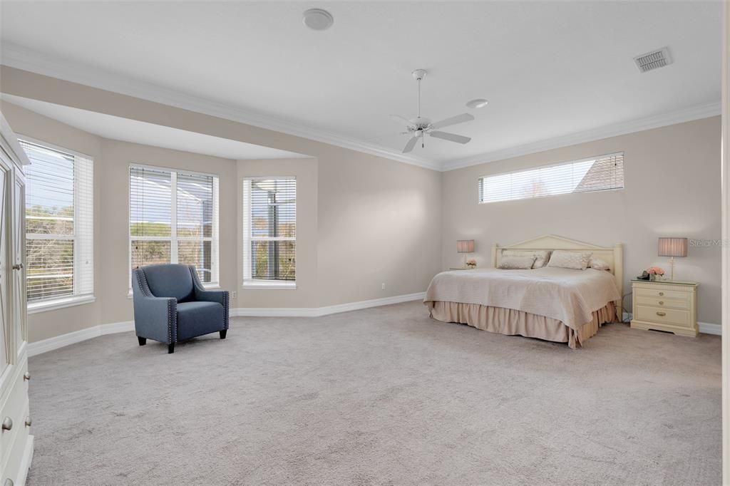 For Sale: $1,000,000 (6 beds, 3 baths, 4076 Square Feet)
