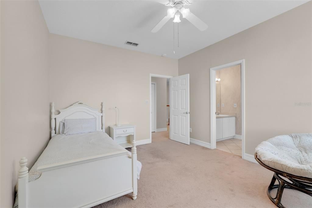 For Sale: $1,000,000 (6 beds, 3 baths, 4076 Square Feet)