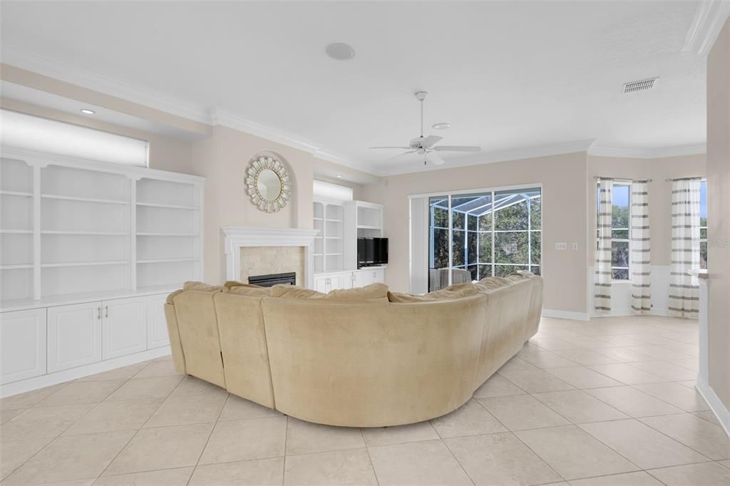 For Sale: $1,000,000 (6 beds, 3 baths, 4076 Square Feet)