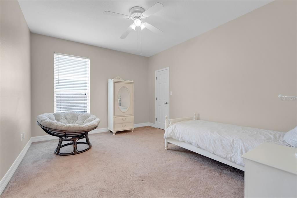 For Sale: $1,000,000 (6 beds, 3 baths, 4076 Square Feet)