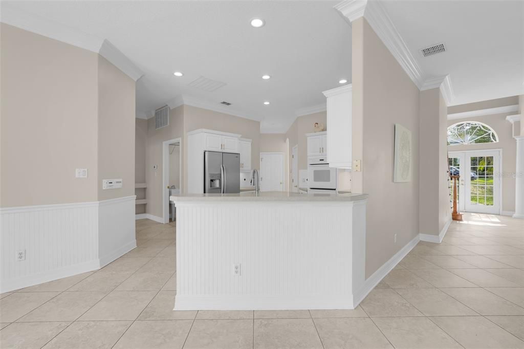 For Sale: $1,000,000 (6 beds, 3 baths, 4076 Square Feet)