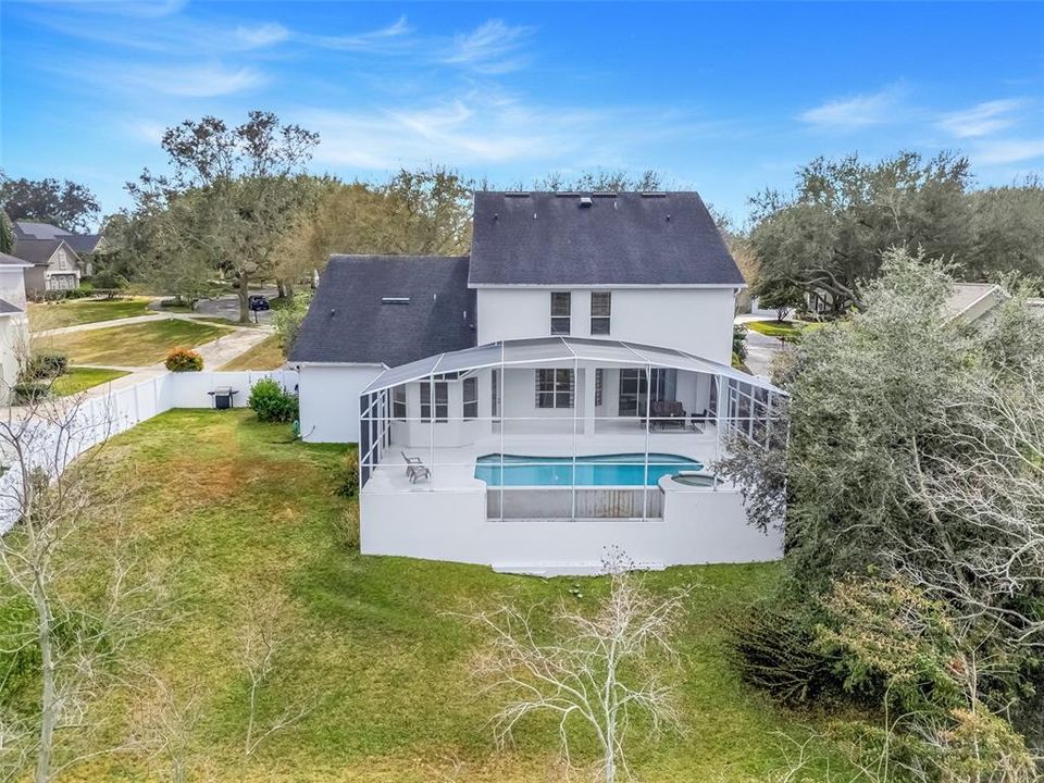For Sale: $1,000,000 (6 beds, 3 baths, 4076 Square Feet)