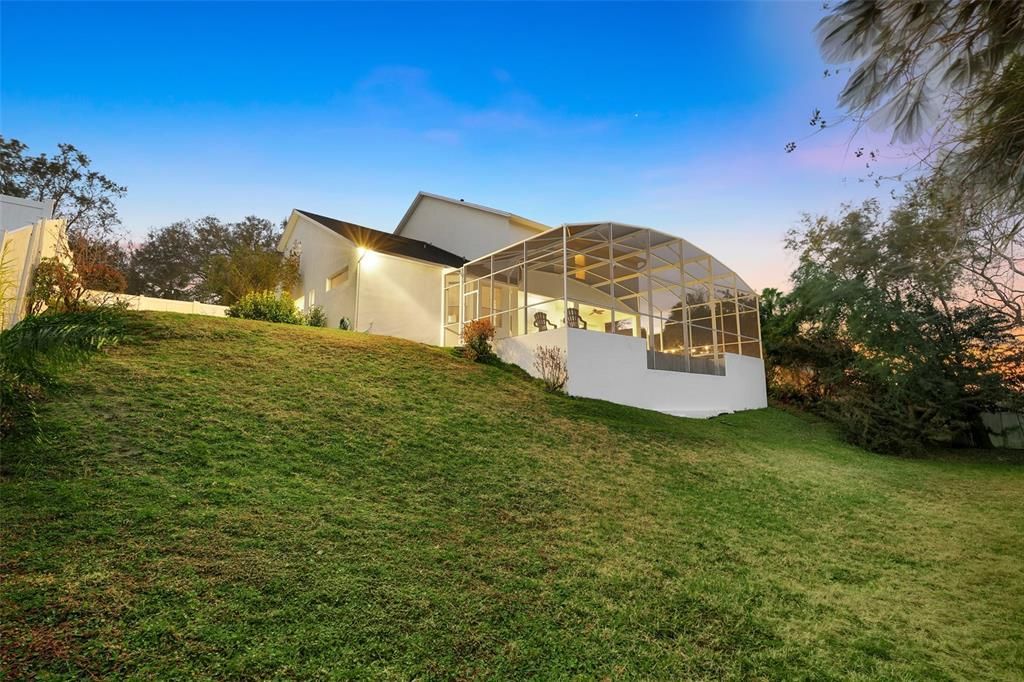 For Sale: $1,000,000 (6 beds, 3 baths, 4076 Square Feet)