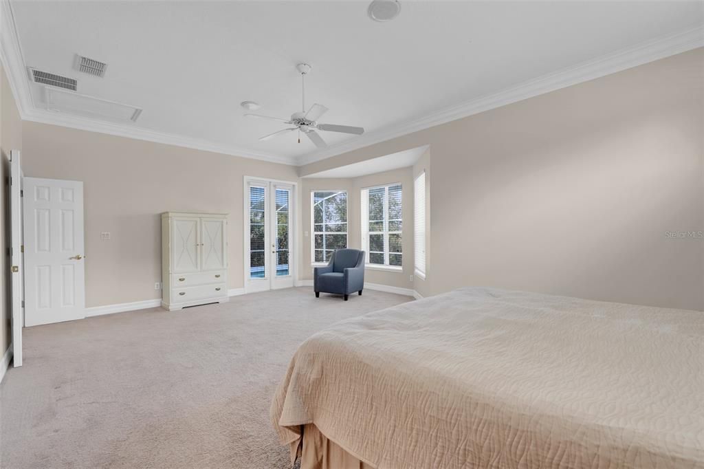 For Sale: $1,000,000 (6 beds, 3 baths, 4076 Square Feet)
