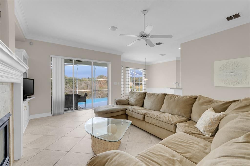 For Sale: $1,000,000 (6 beds, 3 baths, 4076 Square Feet)