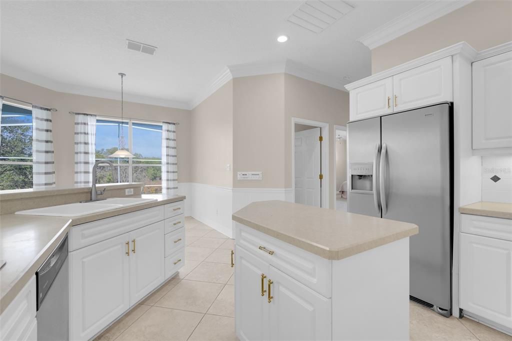 For Sale: $1,000,000 (6 beds, 3 baths, 4076 Square Feet)