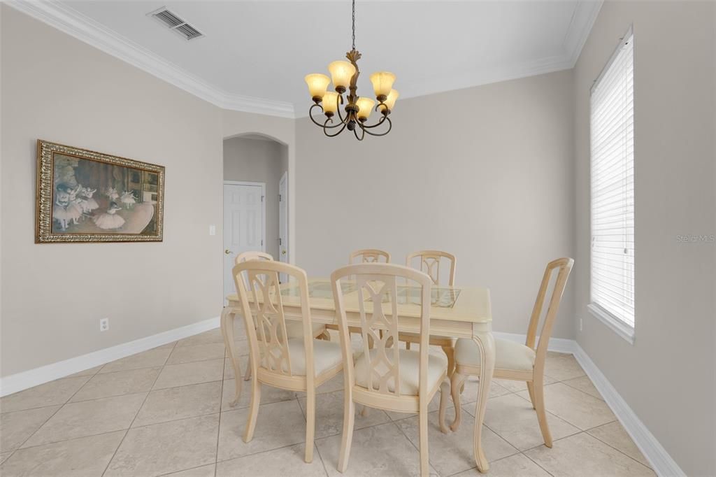 For Sale: $1,000,000 (6 beds, 3 baths, 4076 Square Feet)