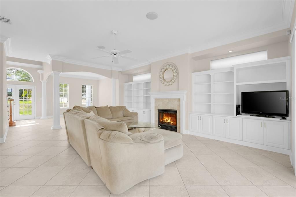 For Sale: $1,000,000 (6 beds, 3 baths, 4076 Square Feet)