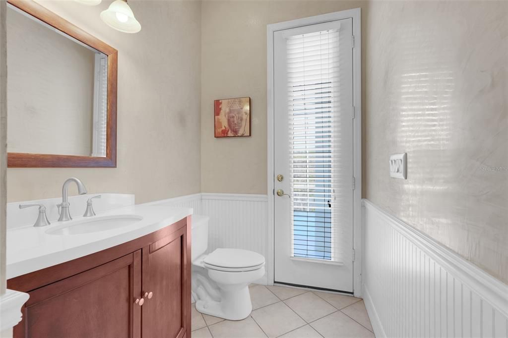 For Sale: $1,000,000 (6 beds, 3 baths, 4076 Square Feet)