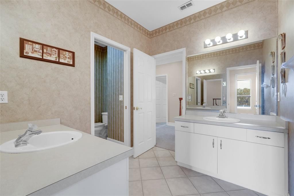 For Sale: $1,000,000 (6 beds, 3 baths, 4076 Square Feet)