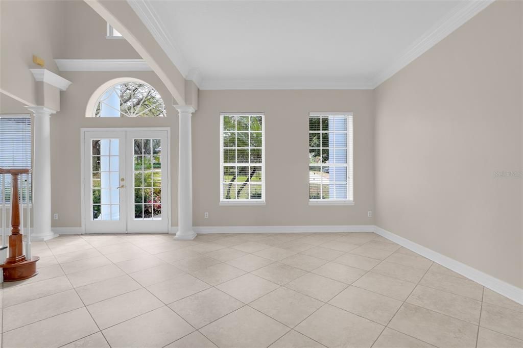 For Sale: $1,000,000 (6 beds, 3 baths, 4076 Square Feet)