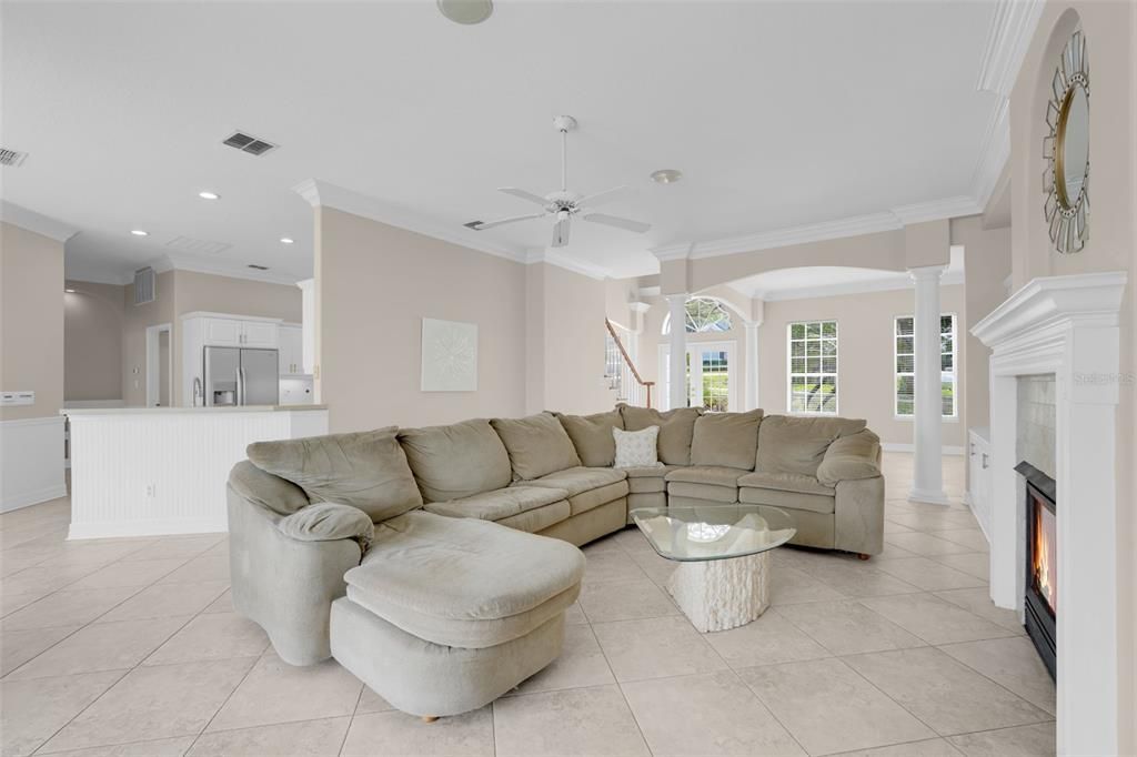 For Sale: $1,000,000 (6 beds, 3 baths, 4076 Square Feet)
