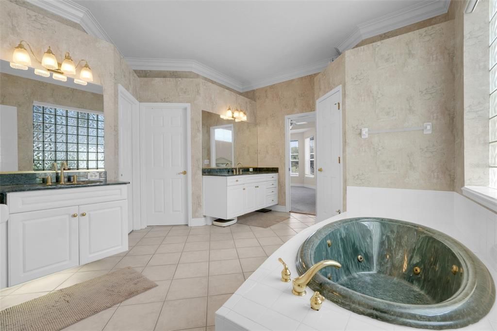 For Sale: $1,000,000 (6 beds, 3 baths, 4076 Square Feet)