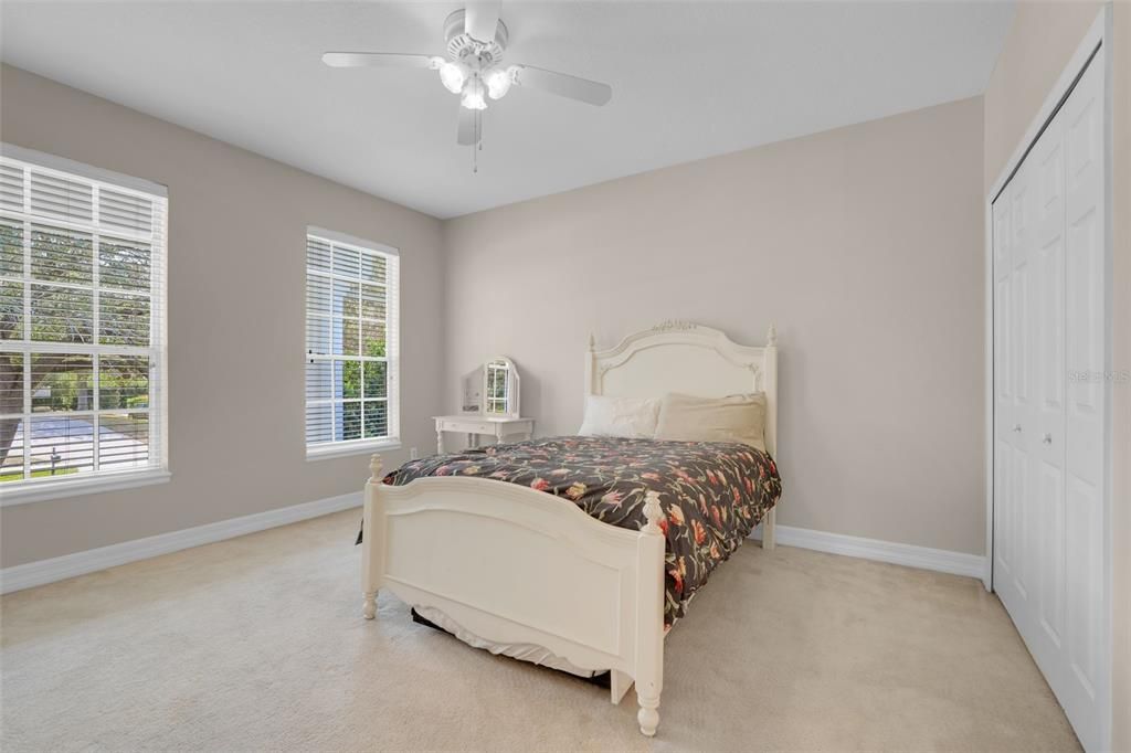 For Sale: $1,000,000 (6 beds, 3 baths, 4076 Square Feet)