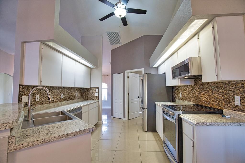 Active With Contract: $374,500 (3 beds, 2 baths, 2306 Square Feet)