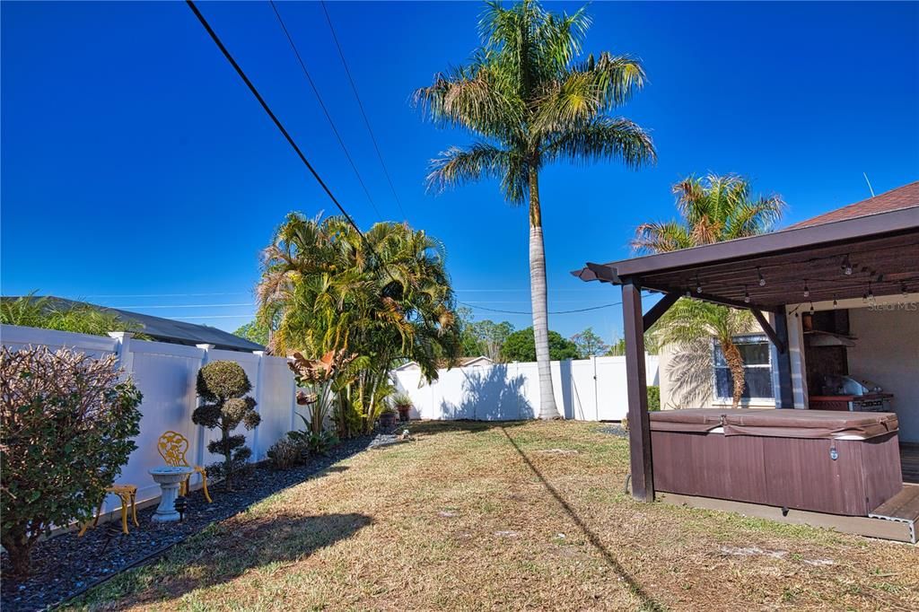 Active With Contract: $374,500 (3 beds, 2 baths, 2306 Square Feet)