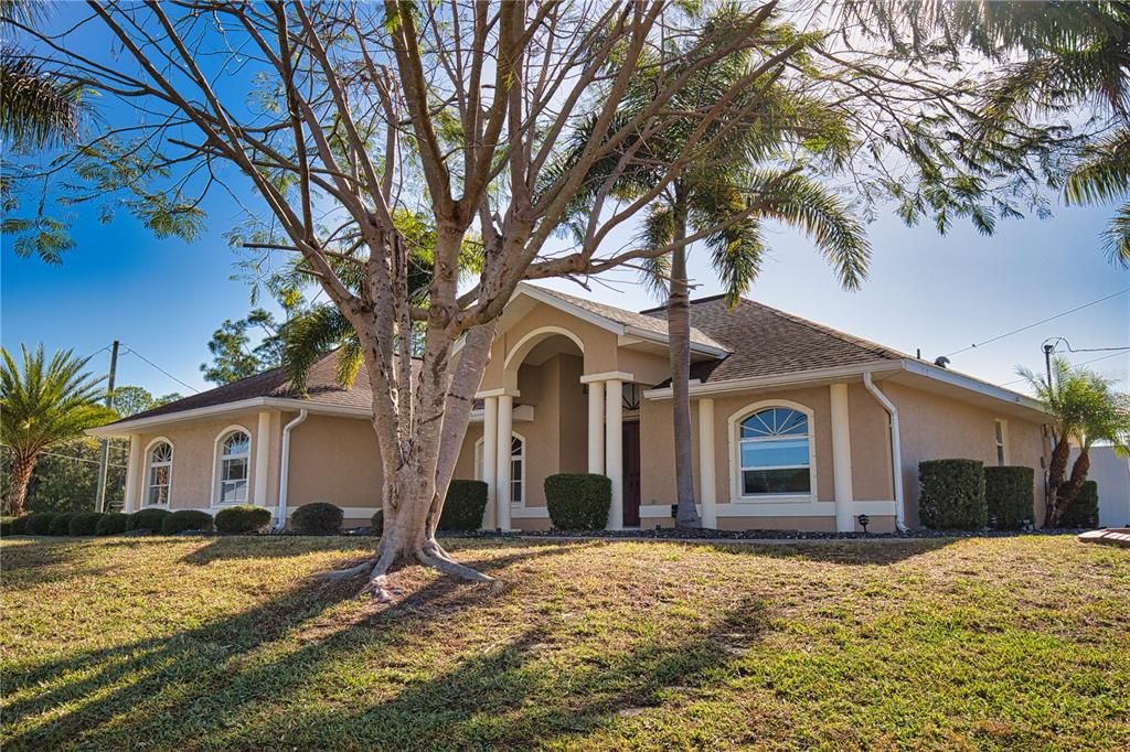 Active With Contract: $374,500 (3 beds, 2 baths, 2306 Square Feet)