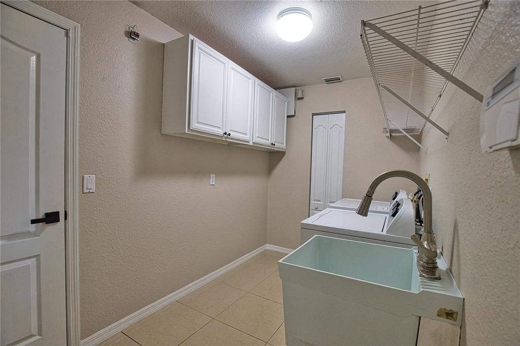 Active With Contract: $374,500 (3 beds, 2 baths, 2306 Square Feet)