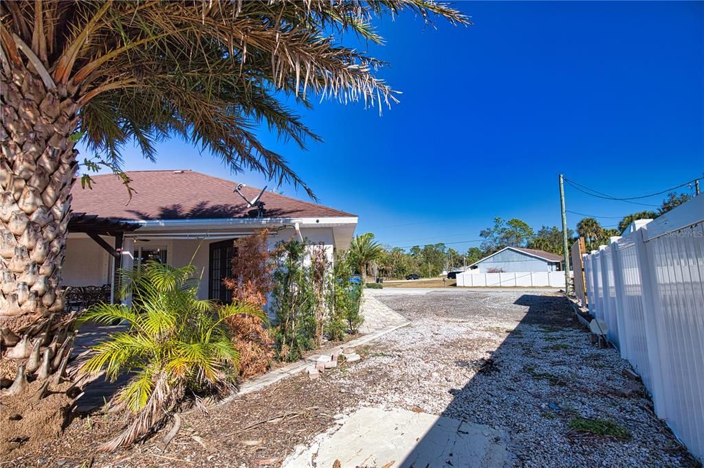 Active With Contract: $374,500 (3 beds, 2 baths, 2306 Square Feet)
