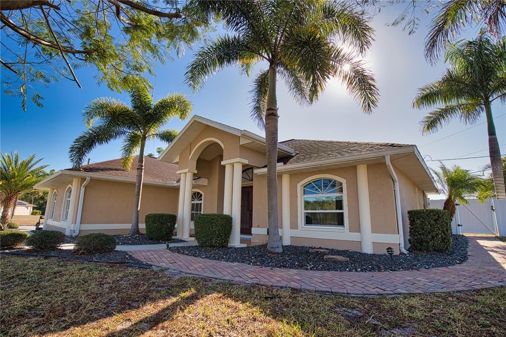 Active With Contract: $374,500 (3 beds, 2 baths, 2306 Square Feet)