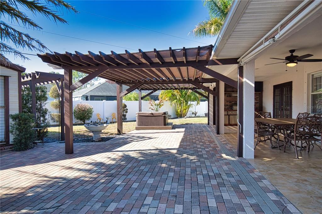 Active With Contract: $374,500 (3 beds, 2 baths, 2306 Square Feet)
