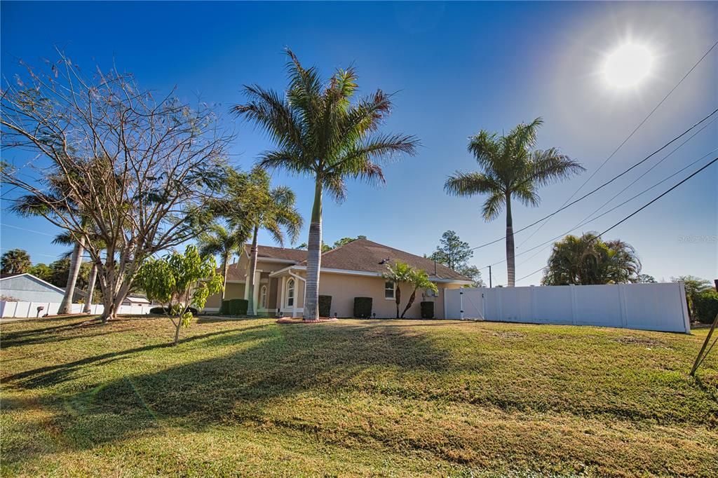 Active With Contract: $374,500 (3 beds, 2 baths, 2306 Square Feet)