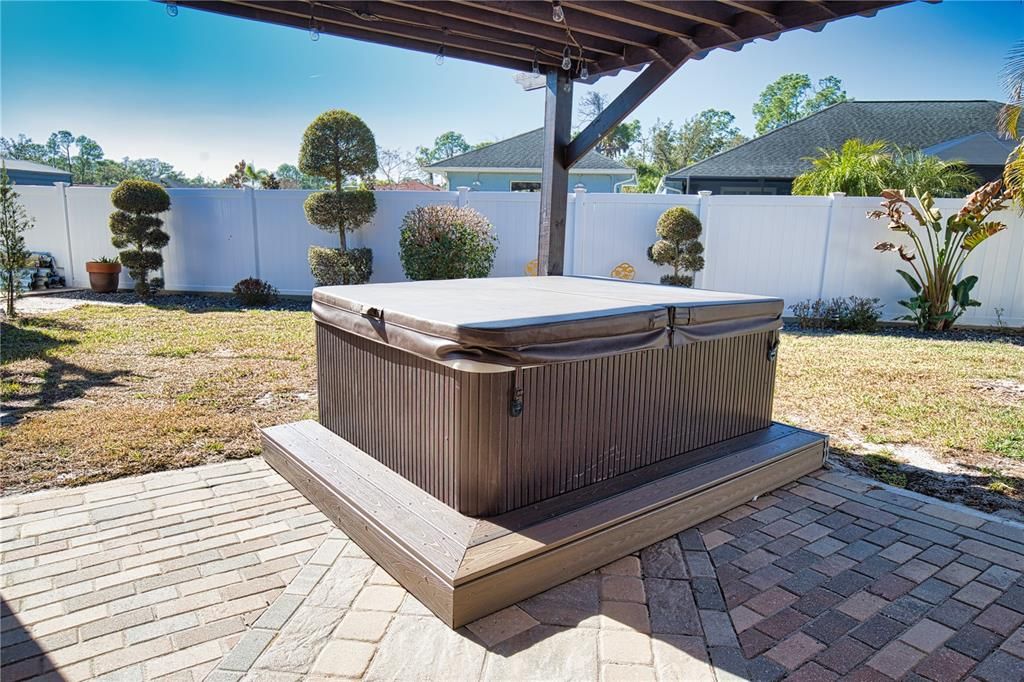 Active With Contract: $374,500 (3 beds, 2 baths, 2306 Square Feet)