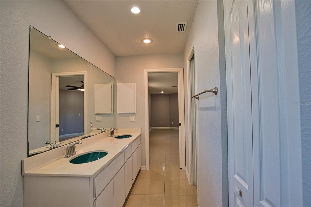 Active With Contract: $374,500 (3 beds, 2 baths, 2306 Square Feet)