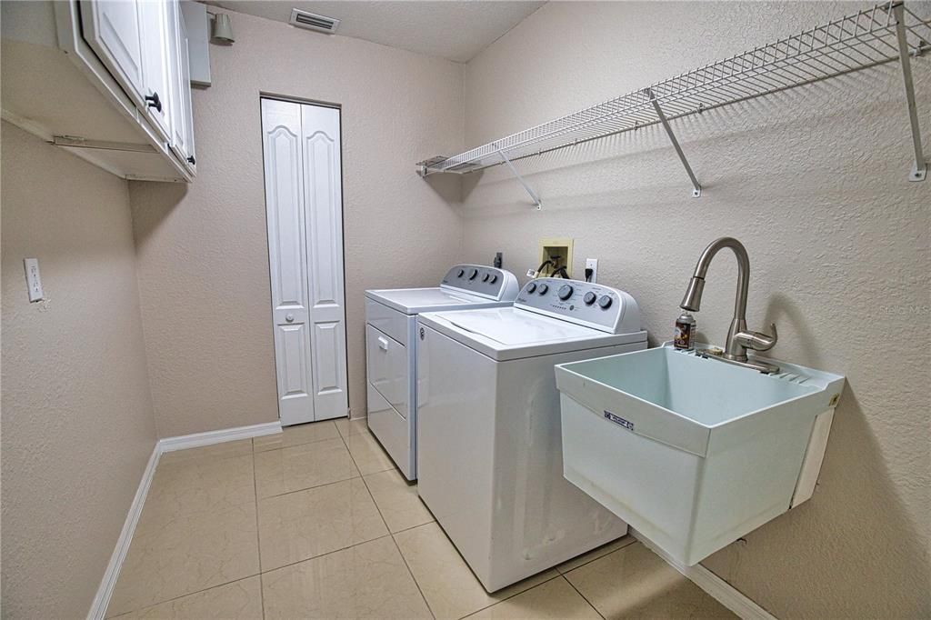Active With Contract: $374,500 (3 beds, 2 baths, 2306 Square Feet)