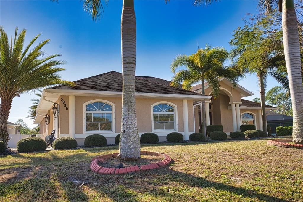 Active With Contract: $374,500 (3 beds, 2 baths, 2306 Square Feet)