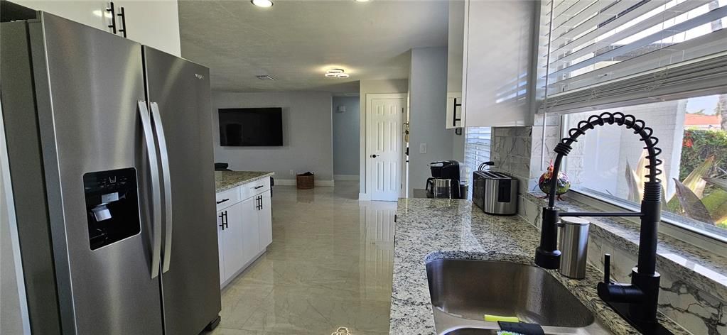В аренду: $4,500 (3 спален, 2 ванн, 1370 Квадратных фут)
