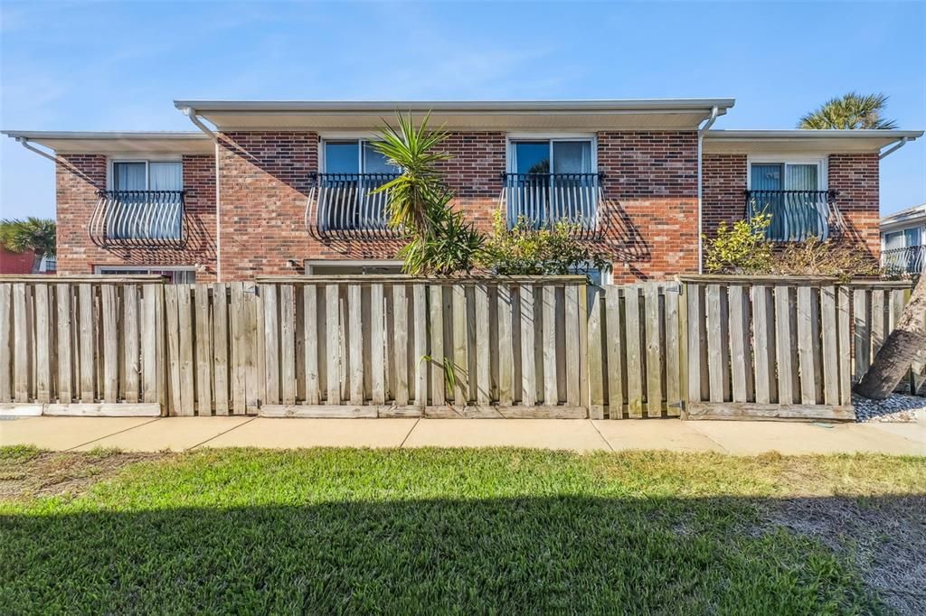 For Sale: $144,000 (2 beds, 1 baths, 1122 Square Feet)