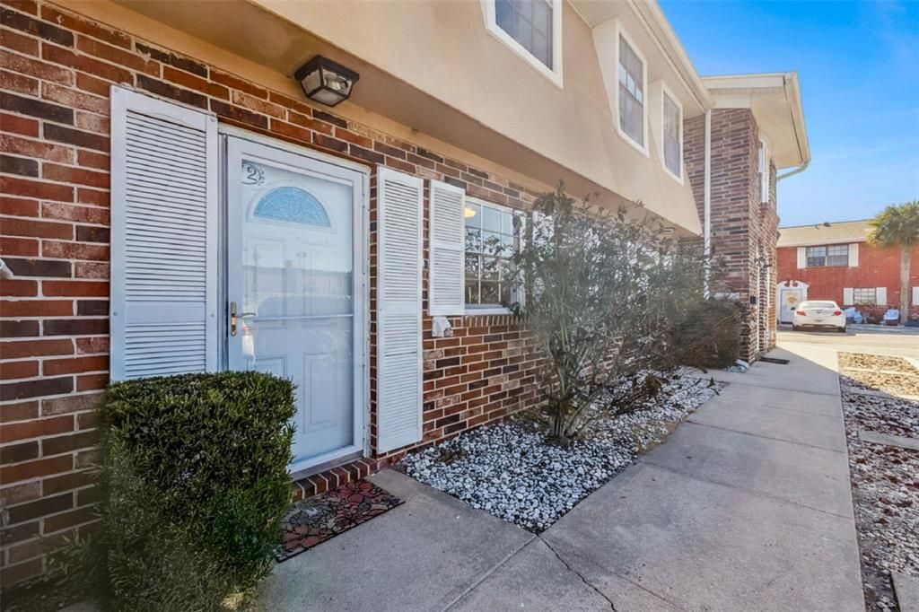 For Sale: $144,000 (2 beds, 1 baths, 1122 Square Feet)