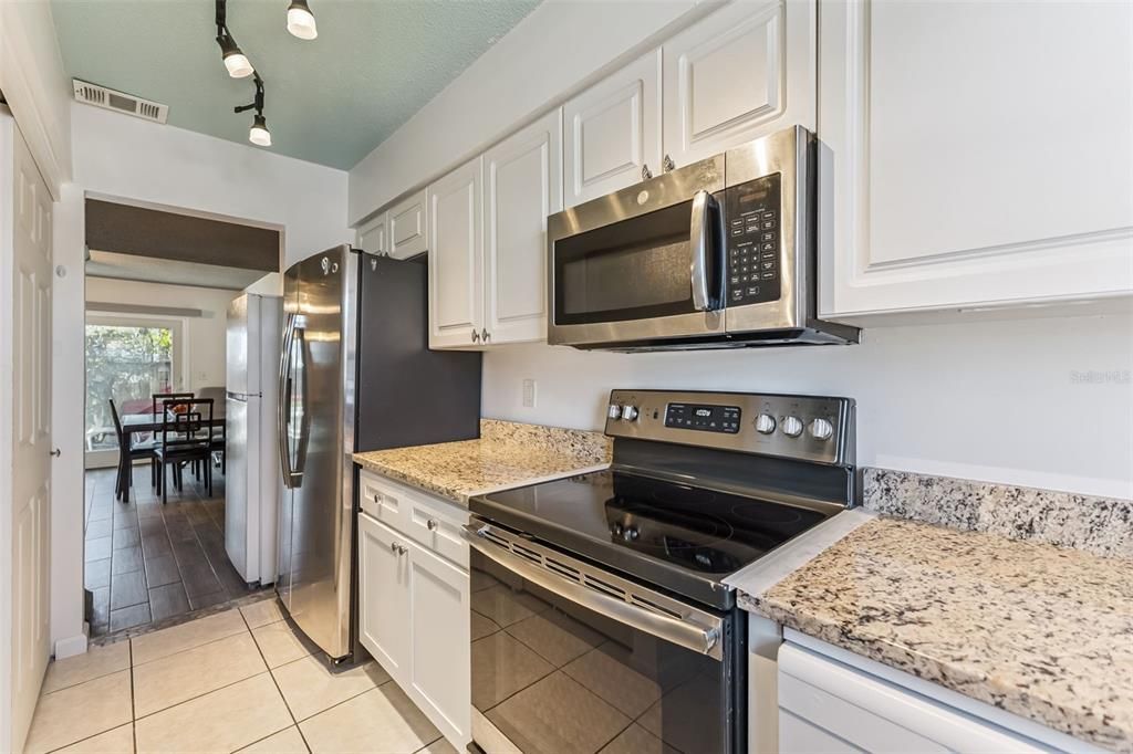 For Sale: $144,000 (2 beds, 1 baths, 1122 Square Feet)