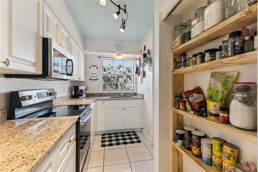 For Sale: $144,000 (2 beds, 1 baths, 1122 Square Feet)