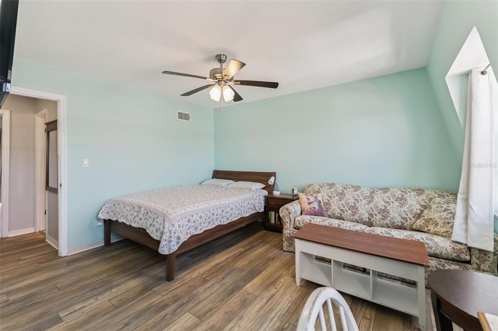 For Sale: $144,000 (2 beds, 1 baths, 1122 Square Feet)