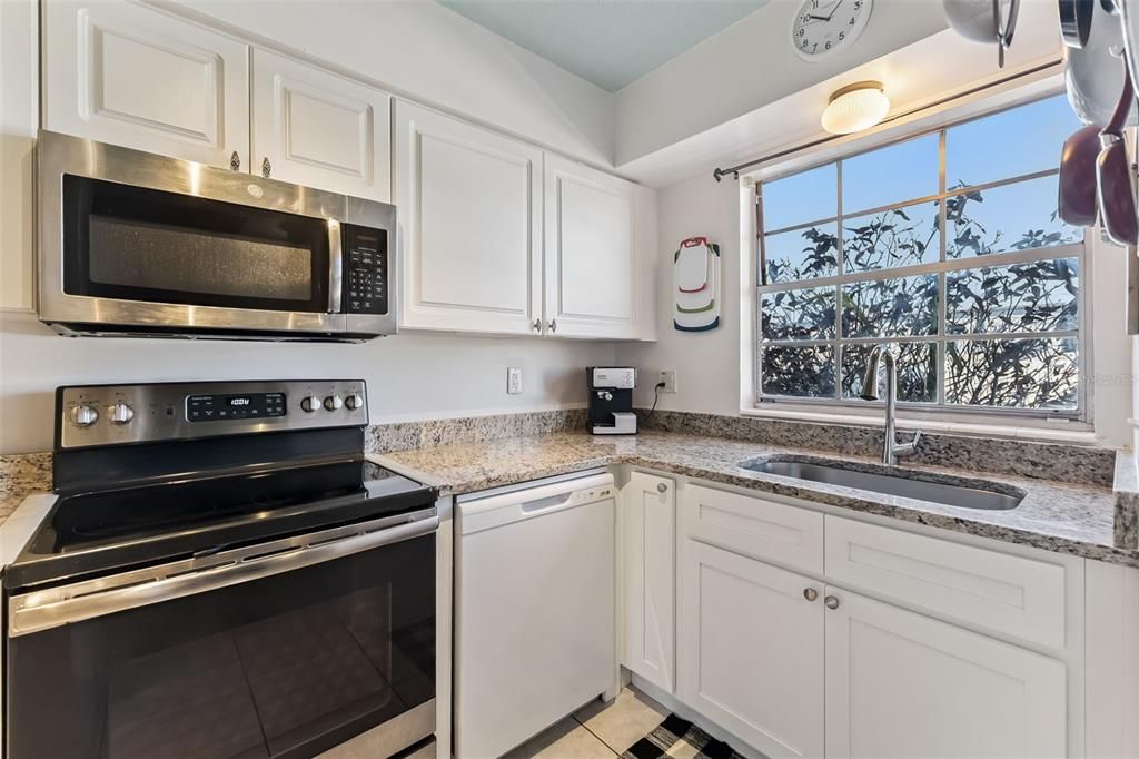 For Sale: $144,000 (2 beds, 1 baths, 1122 Square Feet)
