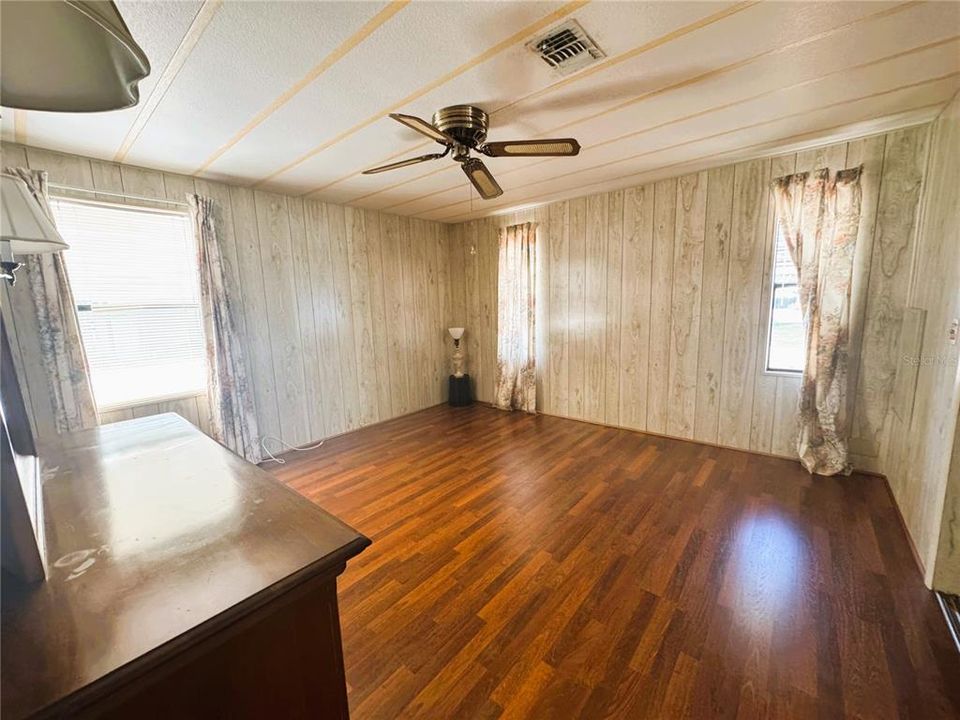 For Sale: $99,900 (2 beds, 2 baths, 1064 Square Feet)