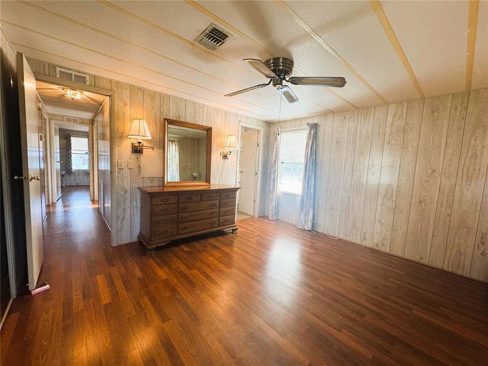 For Sale: $99,900 (2 beds, 2 baths, 1064 Square Feet)