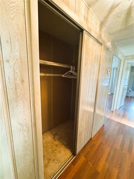 For Sale: $99,900 (2 beds, 2 baths, 1064 Square Feet)