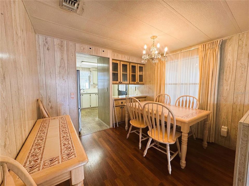 For Sale: $99,900 (2 beds, 2 baths, 1064 Square Feet)