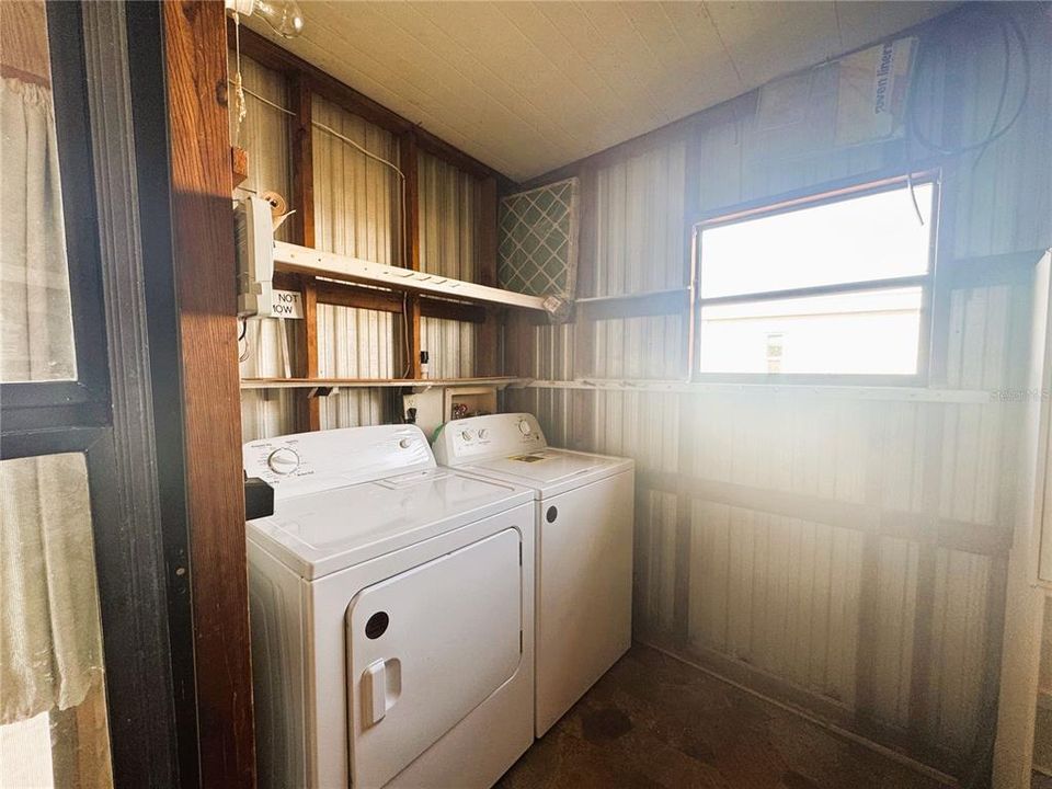 For Sale: $99,900 (2 beds, 2 baths, 1064 Square Feet)