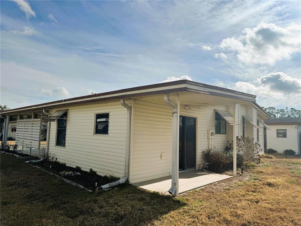 For Sale: $99,900 (2 beds, 2 baths, 1064 Square Feet)