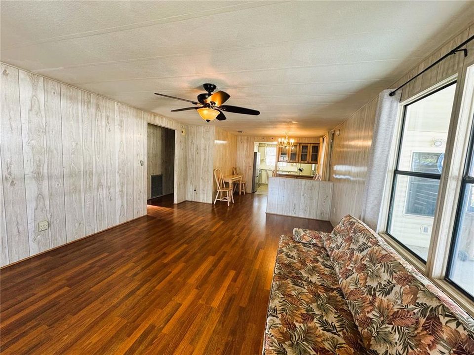 For Sale: $99,900 (2 beds, 2 baths, 1064 Square Feet)