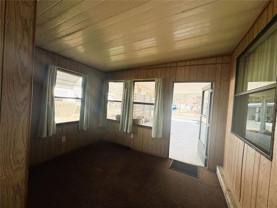 For Sale: $99,900 (2 beds, 2 baths, 1064 Square Feet)