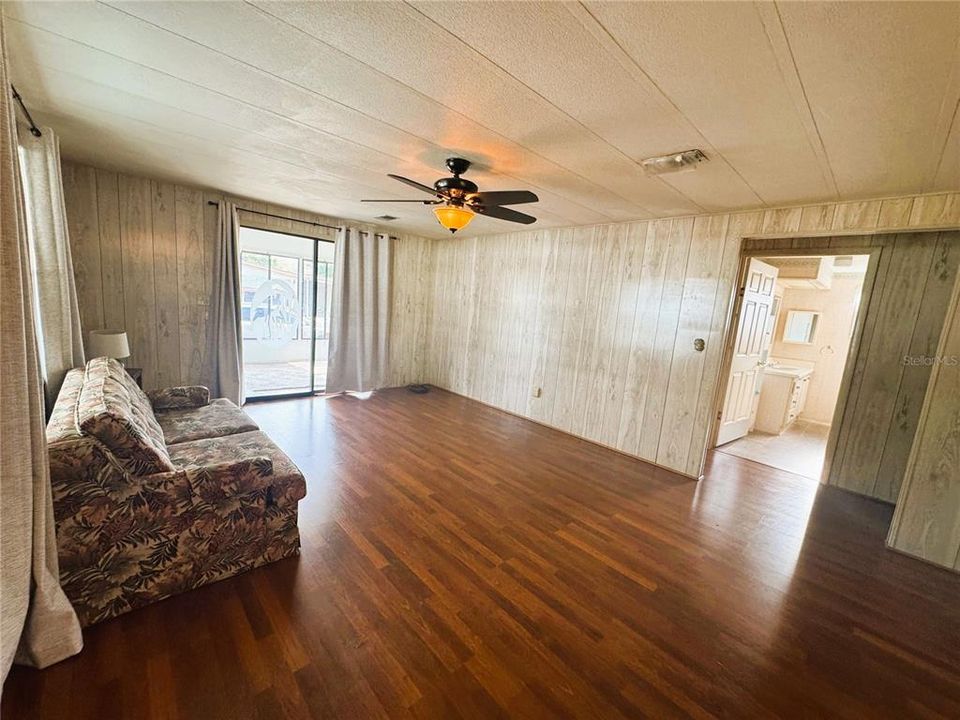 For Sale: $99,900 (2 beds, 2 baths, 1064 Square Feet)