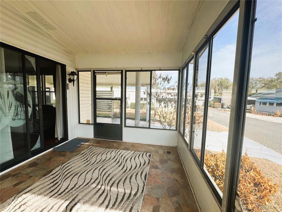 For Sale: $99,900 (2 beds, 2 baths, 1064 Square Feet)