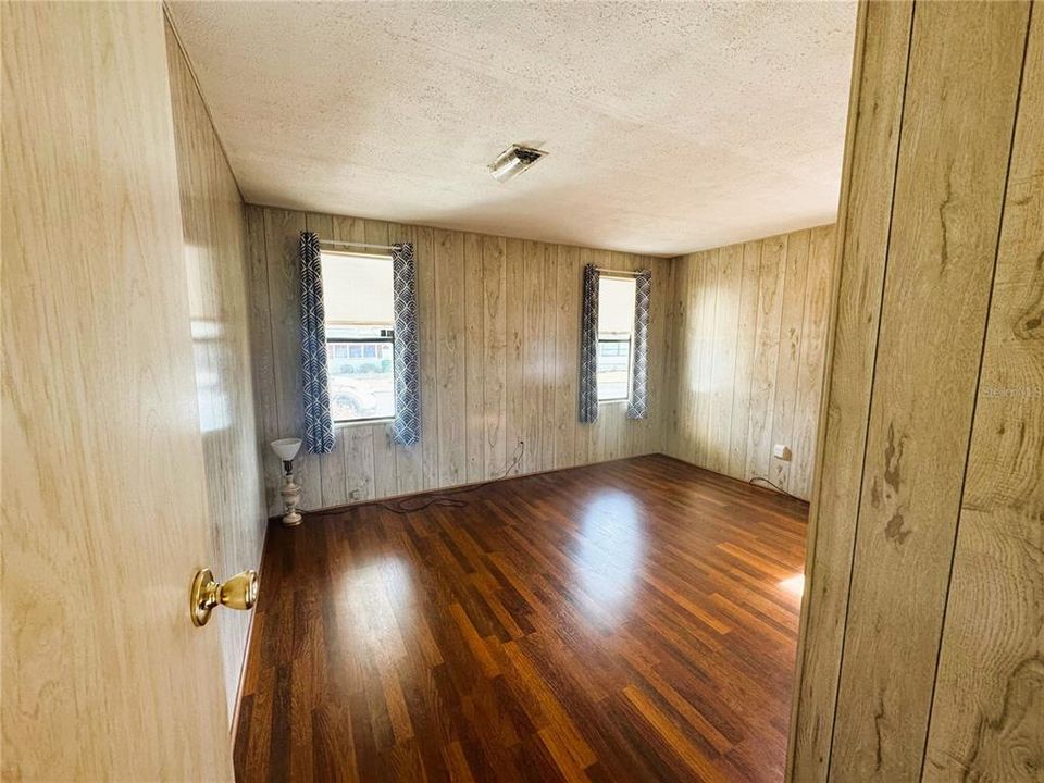 For Sale: $99,900 (2 beds, 2 baths, 1064 Square Feet)